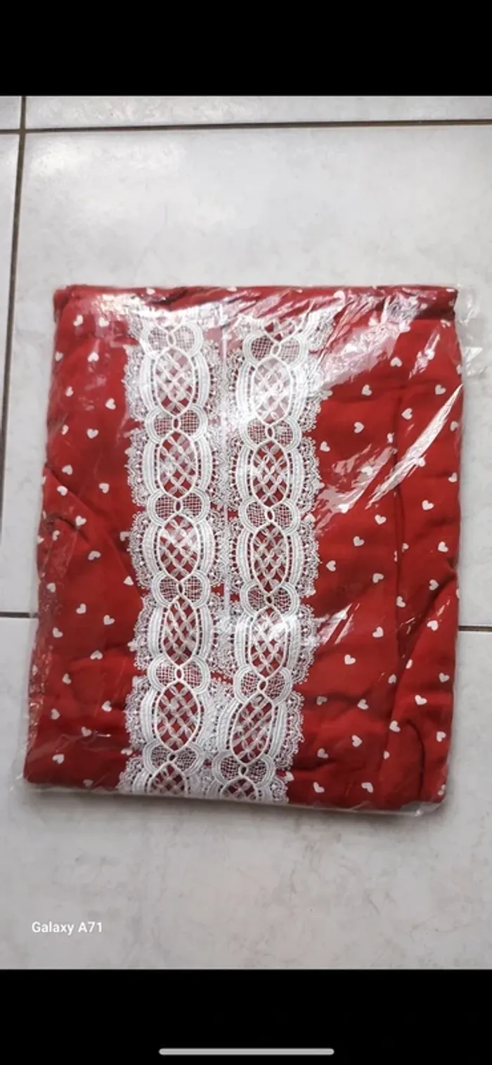 Robe de prière rouge à cœur blanc neuve - photo numéro 2