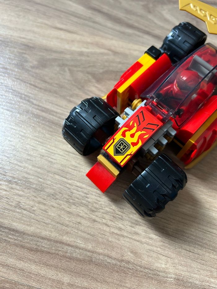 LEGO Ninjago 71780 – La Voiture de Course Ninja de Kai Évolution - photo numéro 3
