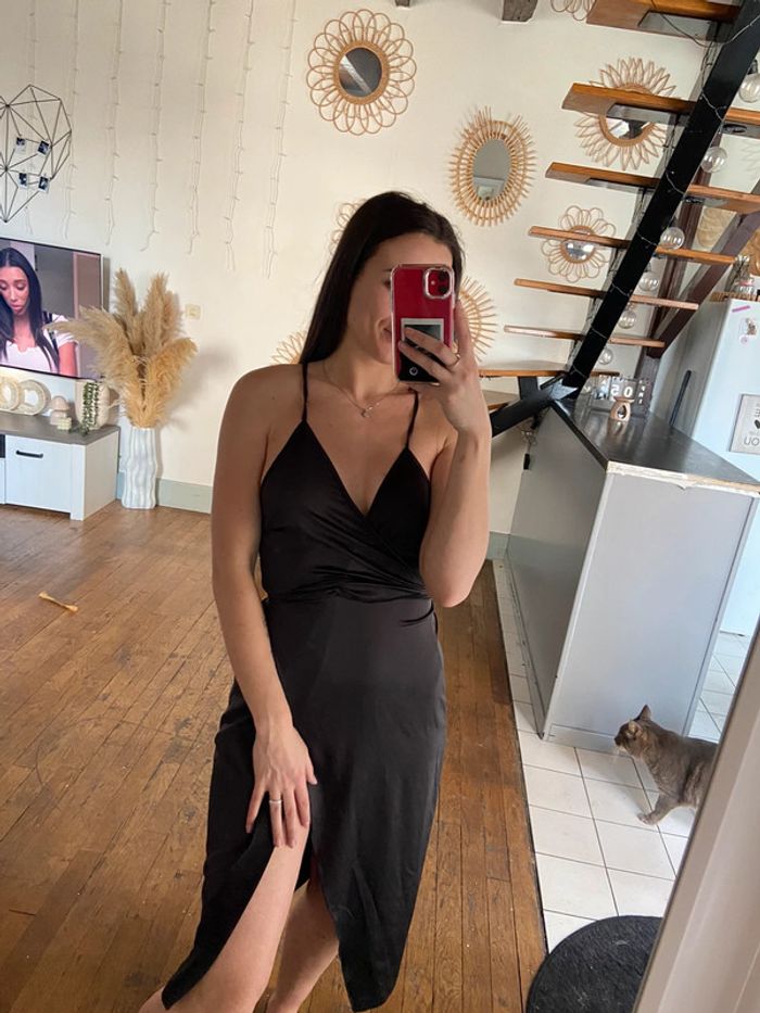 Robe satinée noire - photo numéro 3