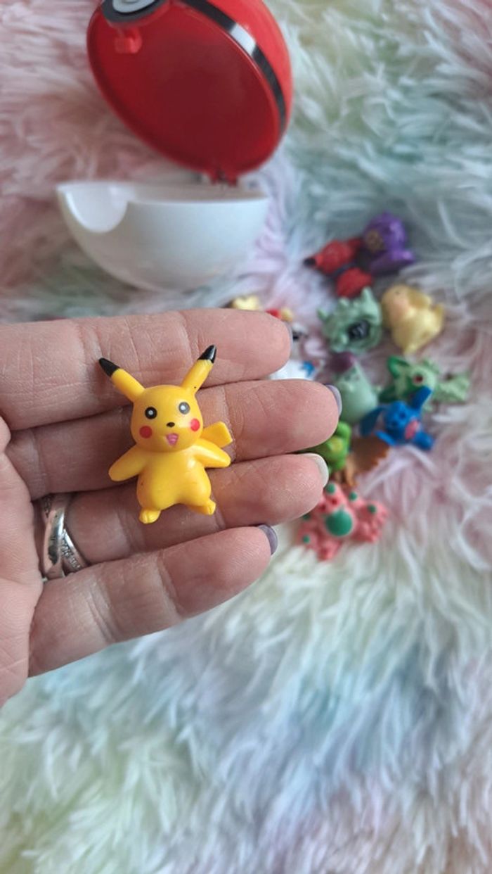 Figurines pokemon et pokeball - photo numéro 3