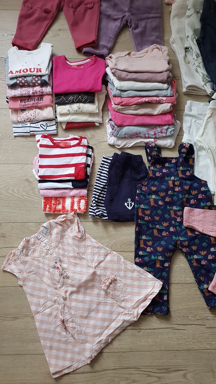 Gros lot de vêtements bébé fille 9 mois (57 pièces). Prix négociable - photo numéro 6