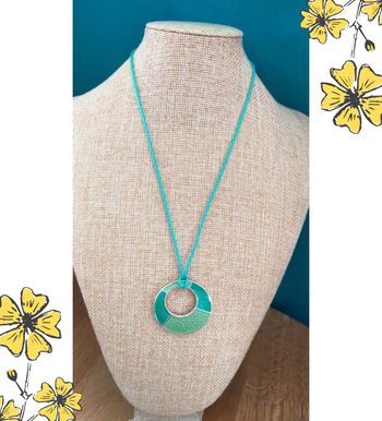 Collier pendentif signé LBMDJ – Collection Émeraude Urbaine