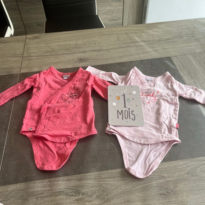 Lot bodies manches longues fille 1 mois