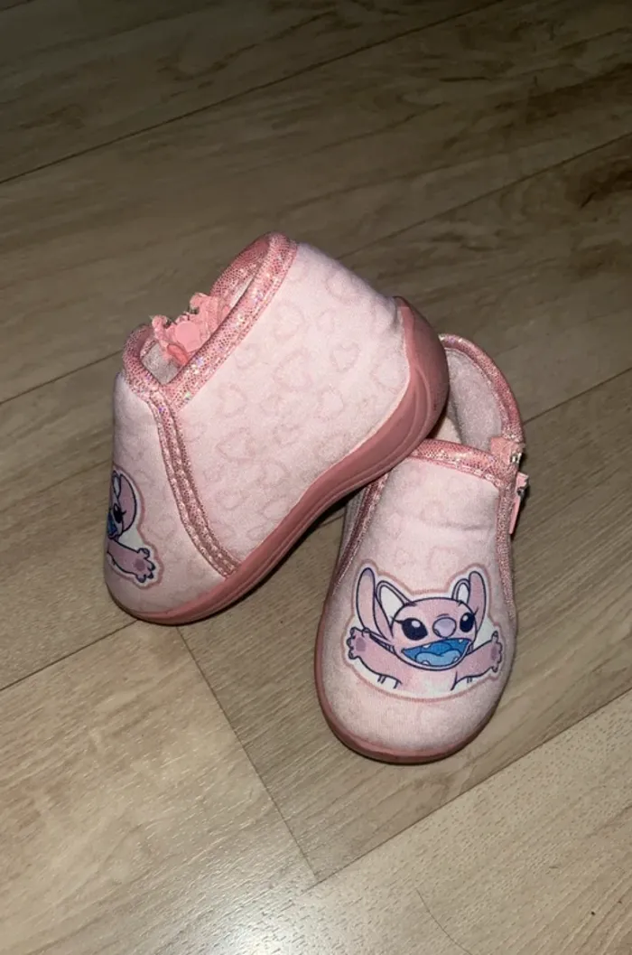Chaussons stitch taille 18