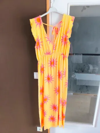 Robe longue été jaune et rose gaz de coton imprimé soleil TU 36 à 42