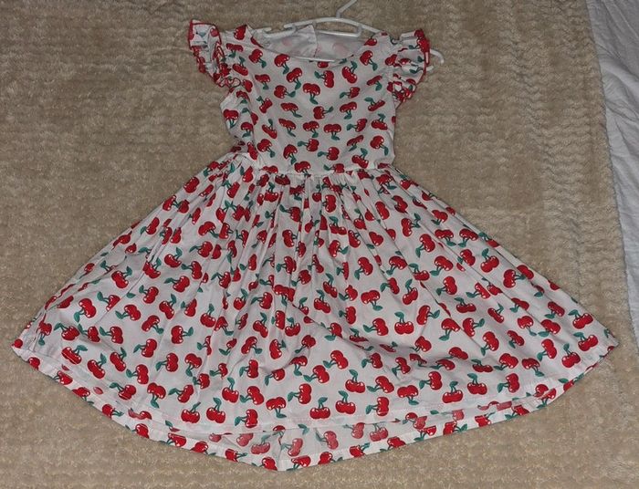 Robe de chez Retrochic boutique, modèle Adèle, en 5 ans - photo numéro 3