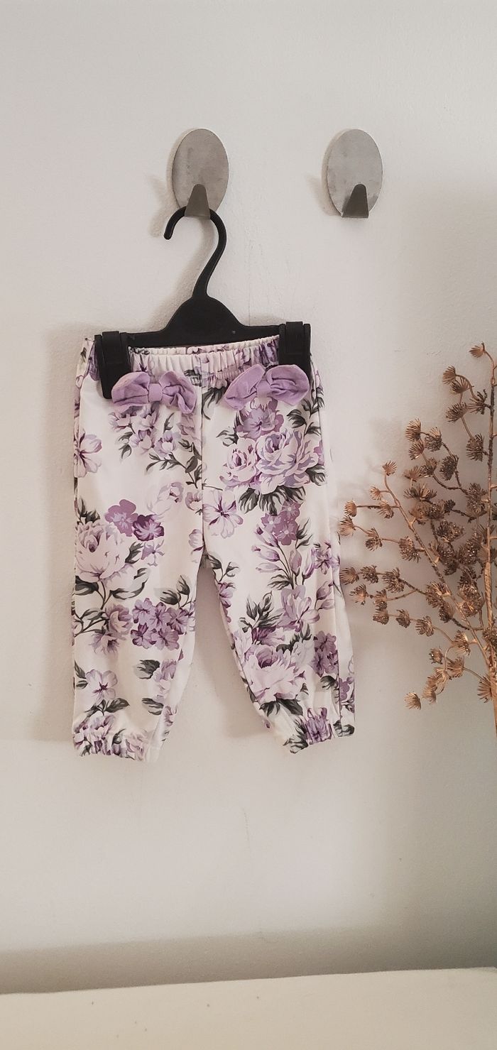 Pantalon violet, blanc pastel 68 cm