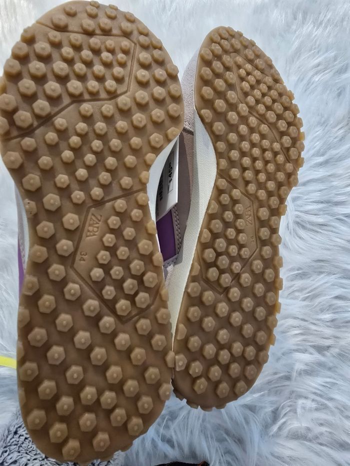 Neuves (non portées)🏷🩷🤩🥰superbes  baskets pointure 34 fille 🩷🤩🥰 - photo numéro 4