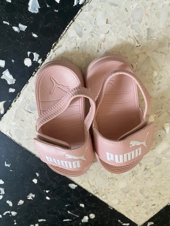 Claquettes sandales Puma rose – Pointure 25 – Neuf - photo numéro 2