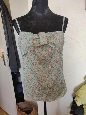 Joli débardeur fleuri à basque 38