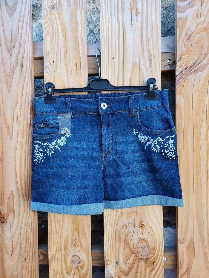 Joli short en jean bleu avec broderie neuf Blancheporte taille 40 - photo numéro 5