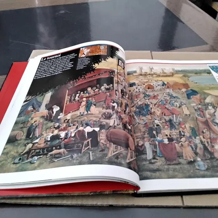 A l’ ombre des châteaux forts Gallimard Larousse - photo numéro 13