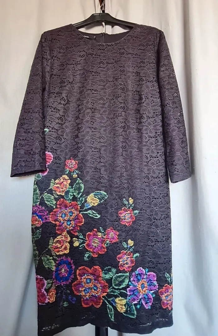 Robe Desigual T42
