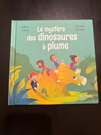 Livre Macdo -  Le mystère des dinosaures à plume