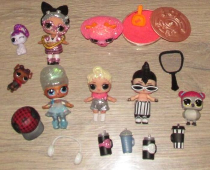 Lot 8 poupées LOL