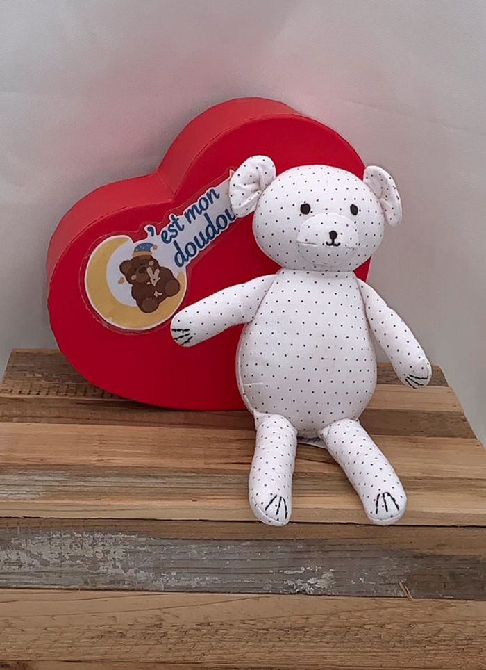 PB03 doudou ours petit bateau