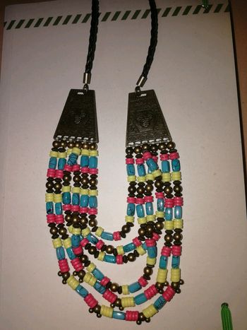 Collier ethnique multicolore avec tête de Mickey