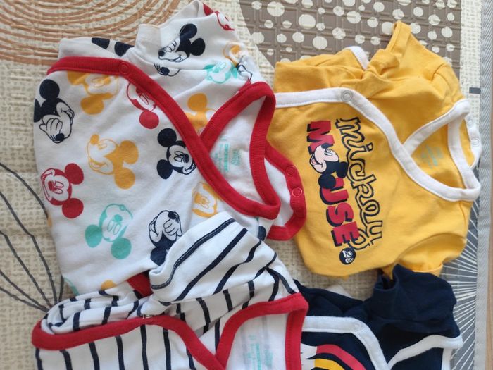 Lot de 5 bodies manches courtes mickey 3 mois - photo numéro 4