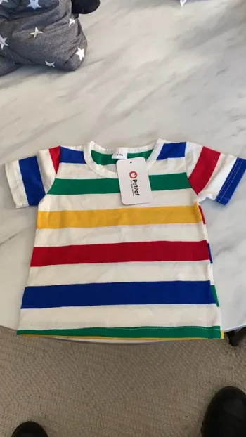 T shirt manches courtes 6-9 mois neuf