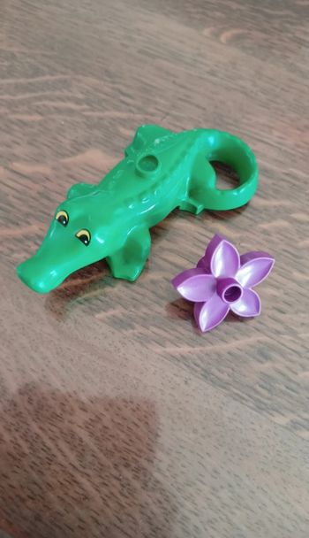 Lego Duplo crocodile + fleur