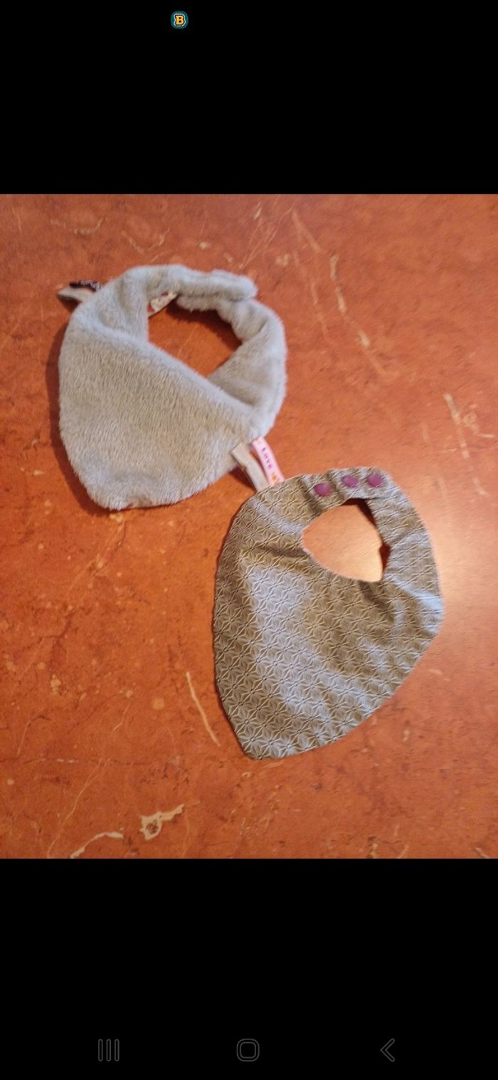 Lot de 2 bavoirs - photo numéro 2