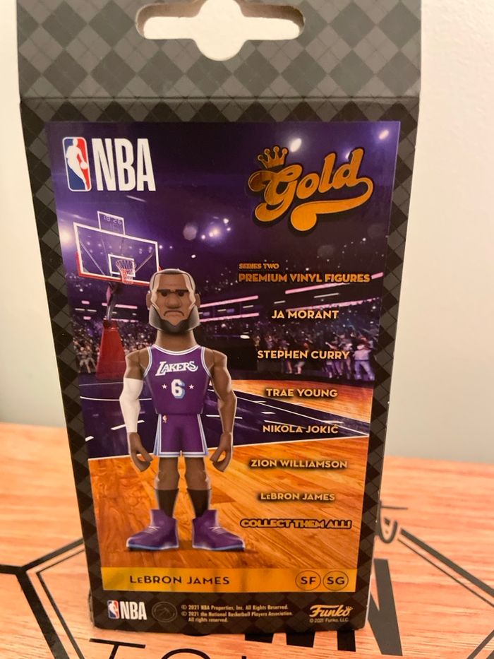 Figurine gold lebron james - photo numéro 2