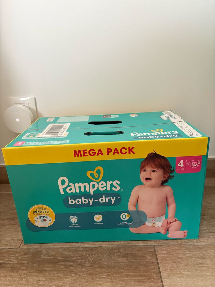 Couche Pampers baby dry taille 4 neuf