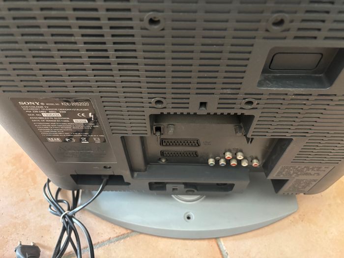 LCD DIGITAL COLOUR TV - photo numéro 3