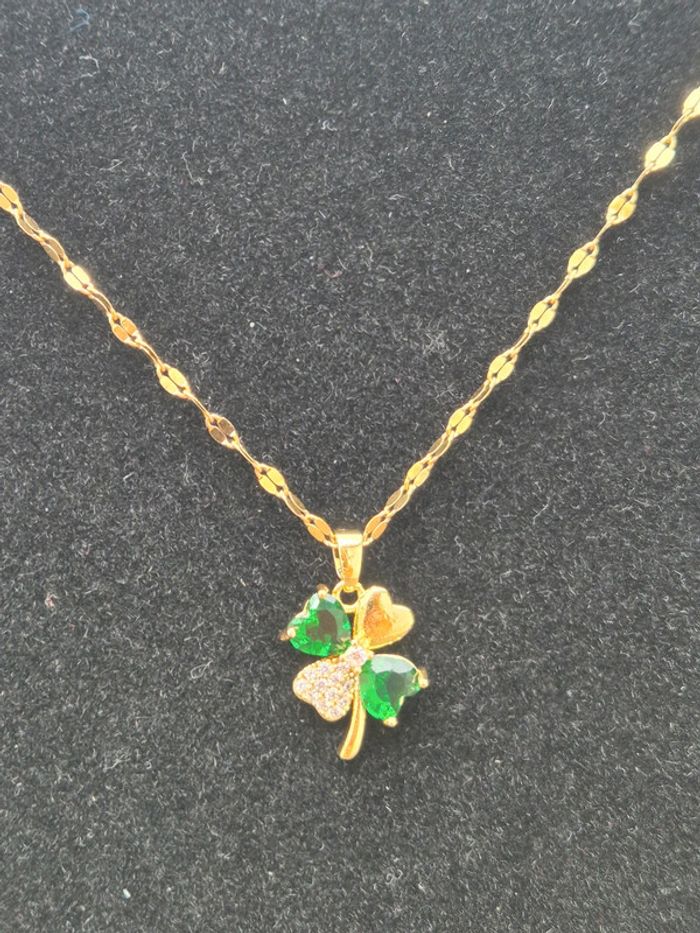 Jolie collier femme avec trèfle - photo numéro 2