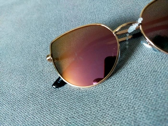 Lunettes de soleil dorées effet miroir – Neuves - photo numéro 4