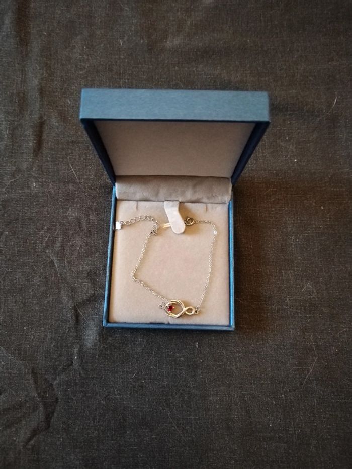 Bracelet argenté perle rouge