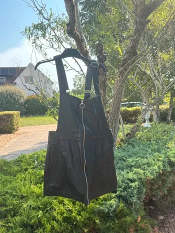 Robe noire à bretelles Jennyfer