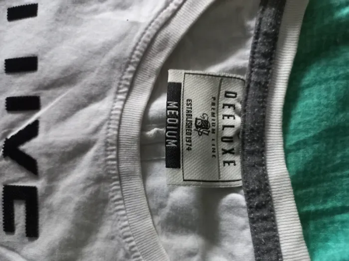 Tshirt deelux taille M - photo numéro 3