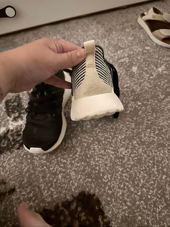 Baskets Adidas Taille 37.5 - photo numéro 3