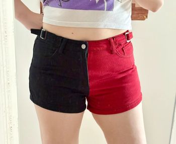Short en jean bicolore rouge et noir taille haute Shein L