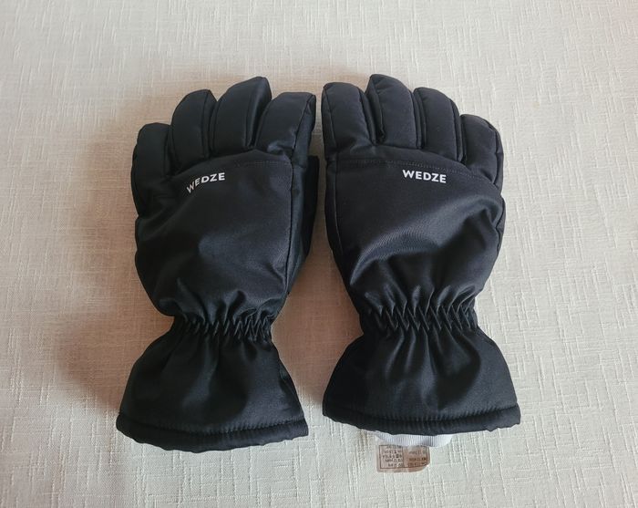 Paire de gants de ski de la marque Wedze