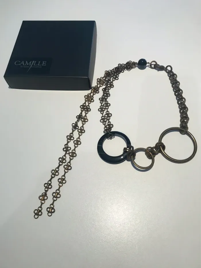 Collier en laiton et pierre noire de Camille Belgian Creation