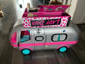 Camping car lol avec poupée et accessoires