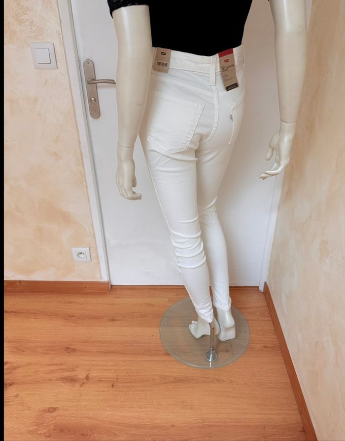 Jean Levi’s 721 High-Rise Skinny – Taille 27/32 – blanc crème – Neuf avec étiquette - photo numéro 4