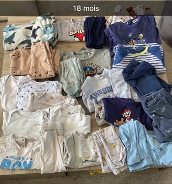 Lot pyjamas et bodies 18 mois