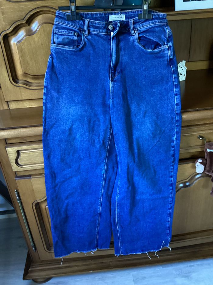 Lot de deux jeans en 38 plus  jupe et teeshirt offert