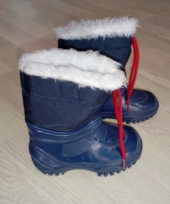 Bottes de pluie fourrées bleu marine
P. 24
