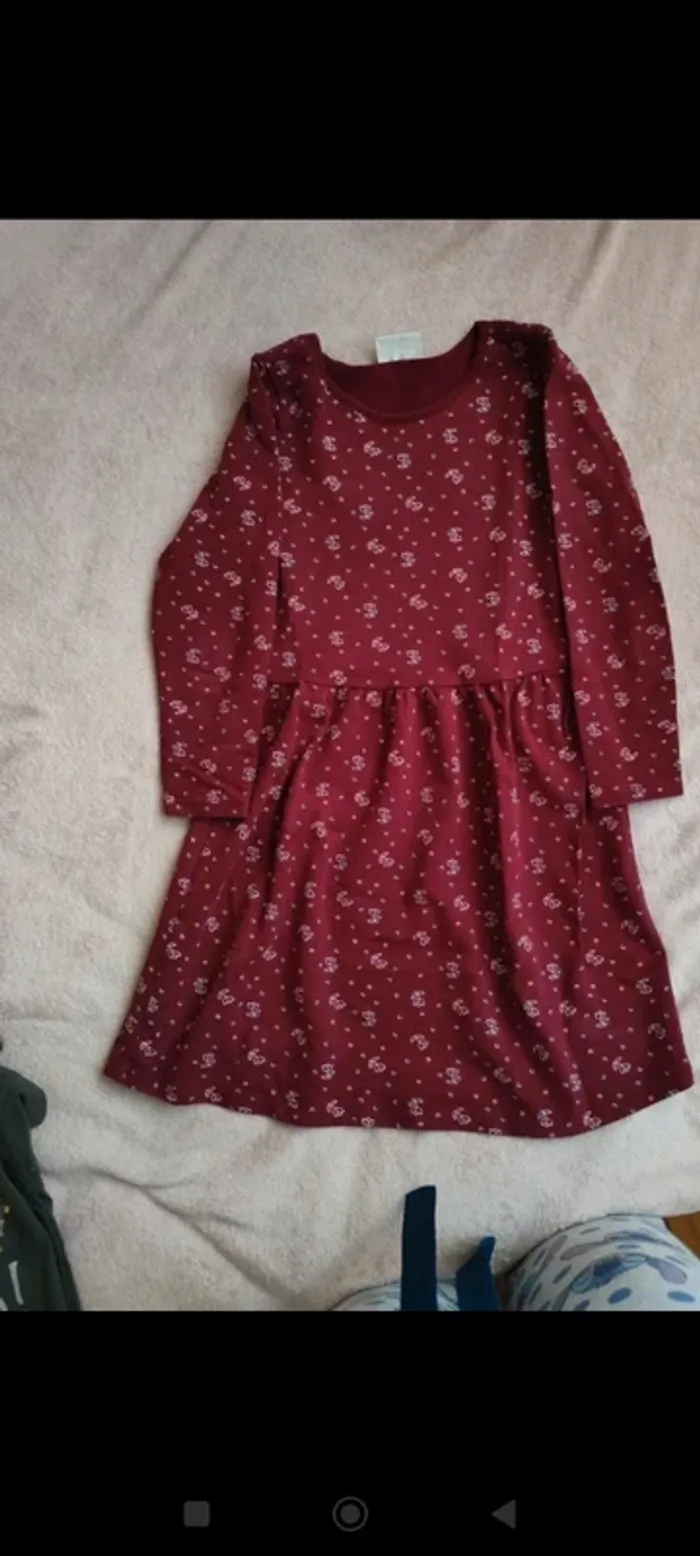 Robe a manche longue 7/8 ans ,122/128 cm.
En très bon état