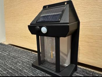 Lampe solaire LED multifonctions 