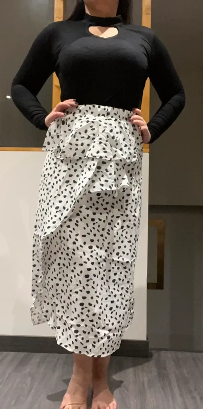 Jupe longue blanche à pois