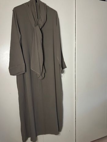 Abaya avec châle intégré
