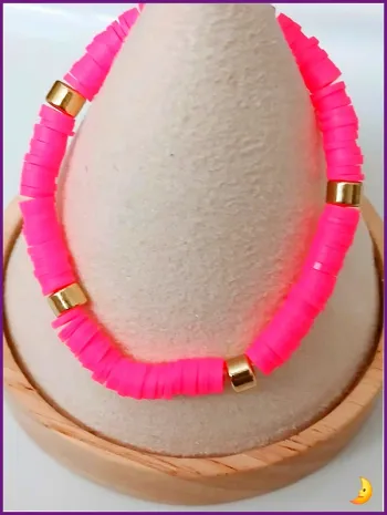 Bracelet en perles heishi fushia tendance