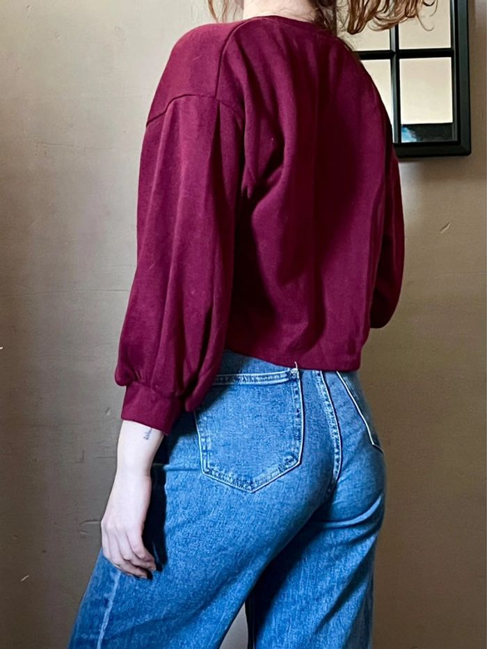 Crop pull bordeaux avec manches bouffantes
