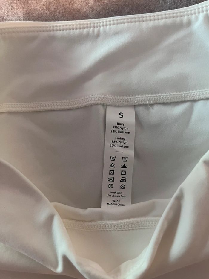 Robe blanche + son short Halara TS - photo numéro 5