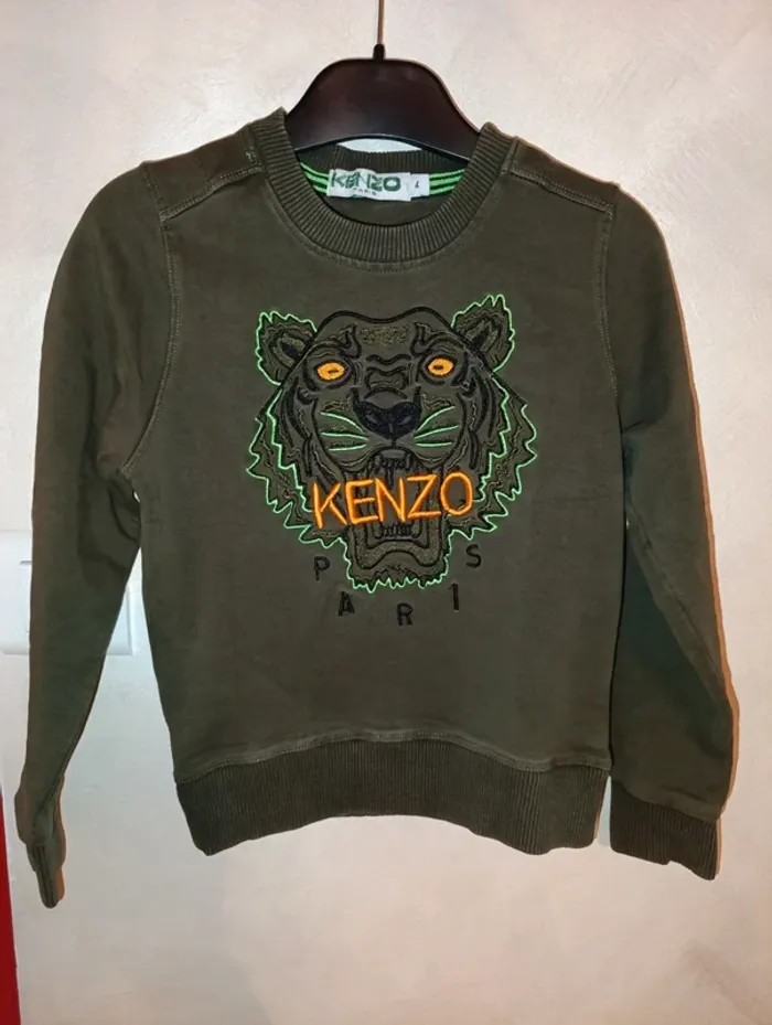 Sublime sweat Kenzo très original avec mitaines intégrées taille 4 ans en excellent état